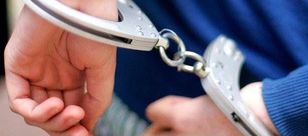 Arrestohet 24-vjeçari në Kaçanik i dënuar me 8 muaj burgim për armëmbajtje pa leje