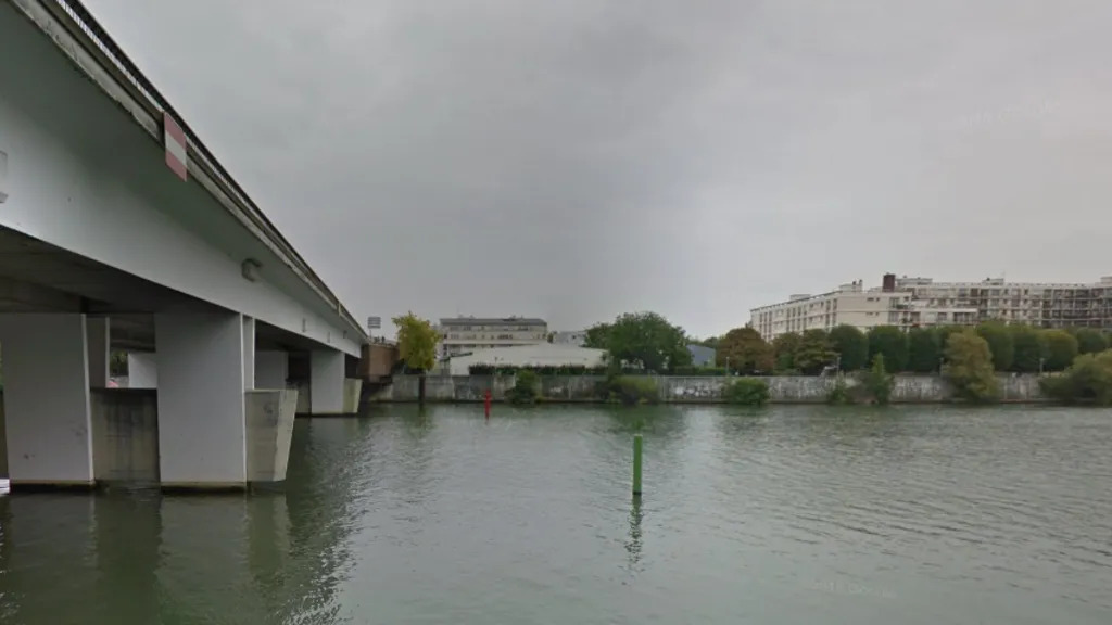 Gjenden katër trupa në lumin Sena në Paris, policia interviston një person si të dyshuar për vrasje