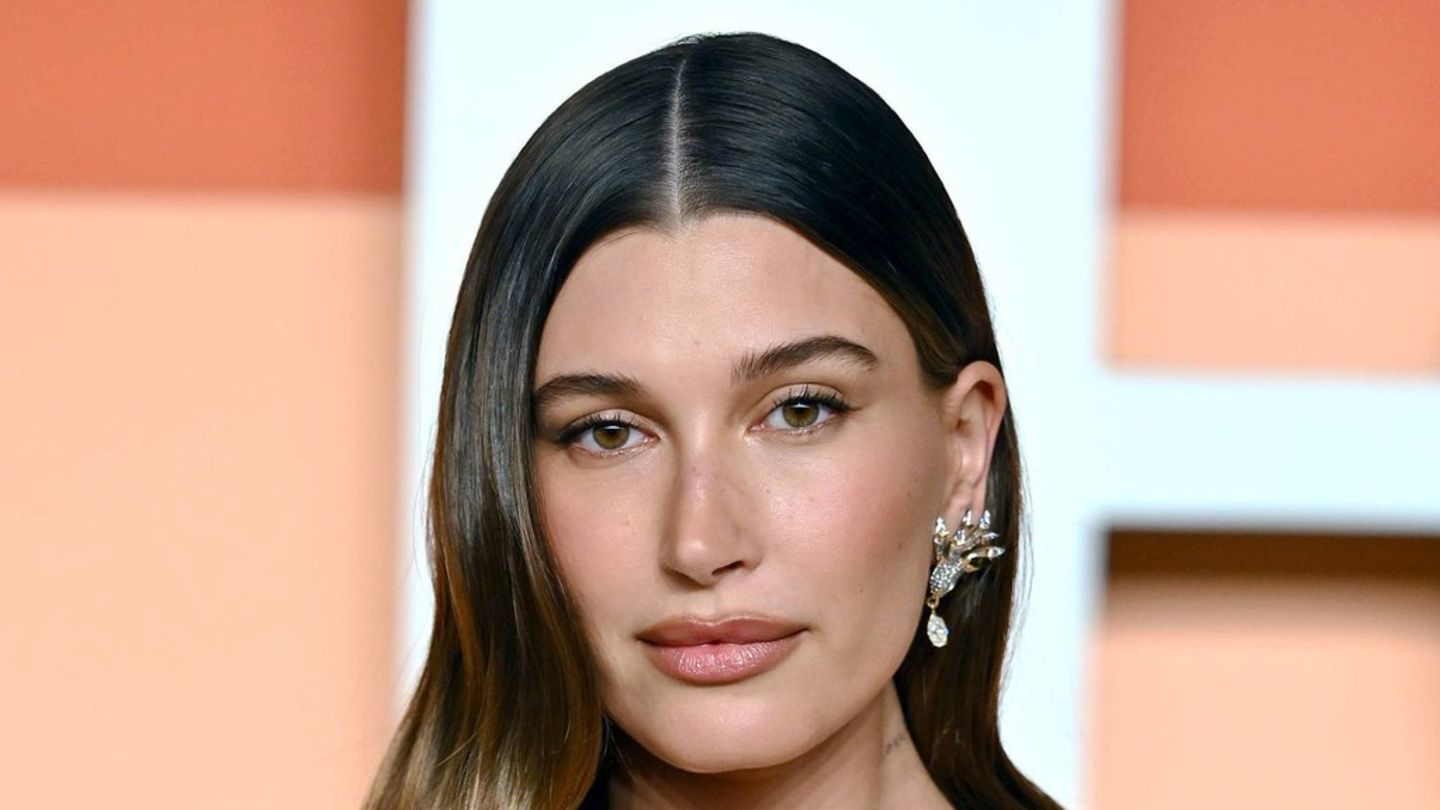 Hailey Bieber: Djali Jack Blues feston ditëlindjen e parë
