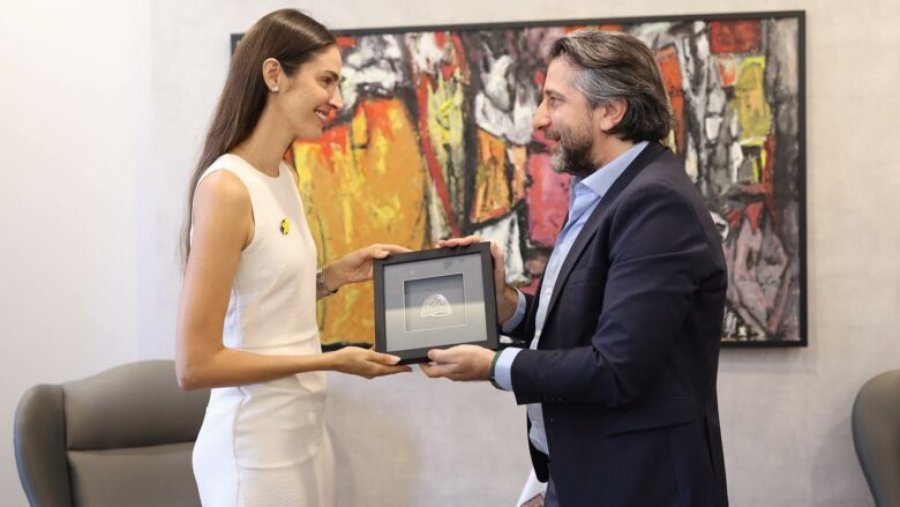 Rama organizon pritje për filantropen dhe humanitaren Emina Çunmulaj