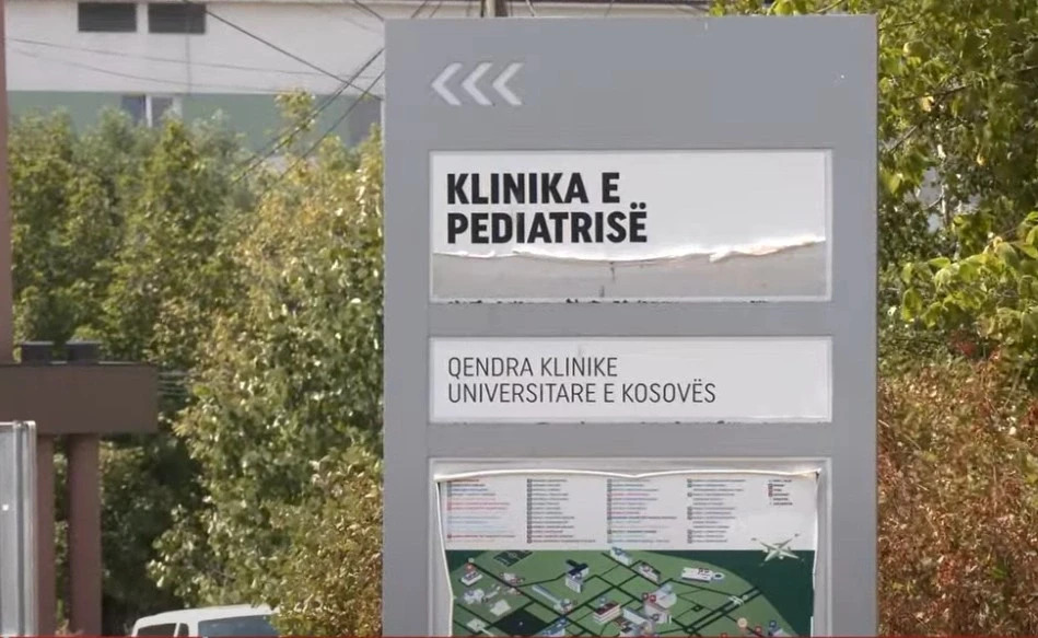 QKUK njofton se një nga repartet e Pediatrisë shpërtheu një gyp i kanalizimit