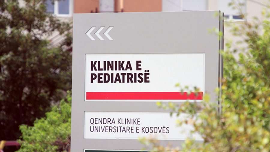 QKUK: Shpërtheu gypi i kanalizimit në Pediatri, uji nuk depërtoi në dhoma
