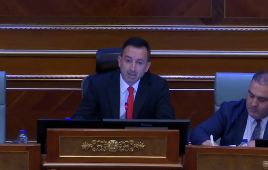 “Me përvojë të pasur profesionale”, profili i Kryeparalmentarit të ri Dimal Basha i publikuar në faqen e VV’së