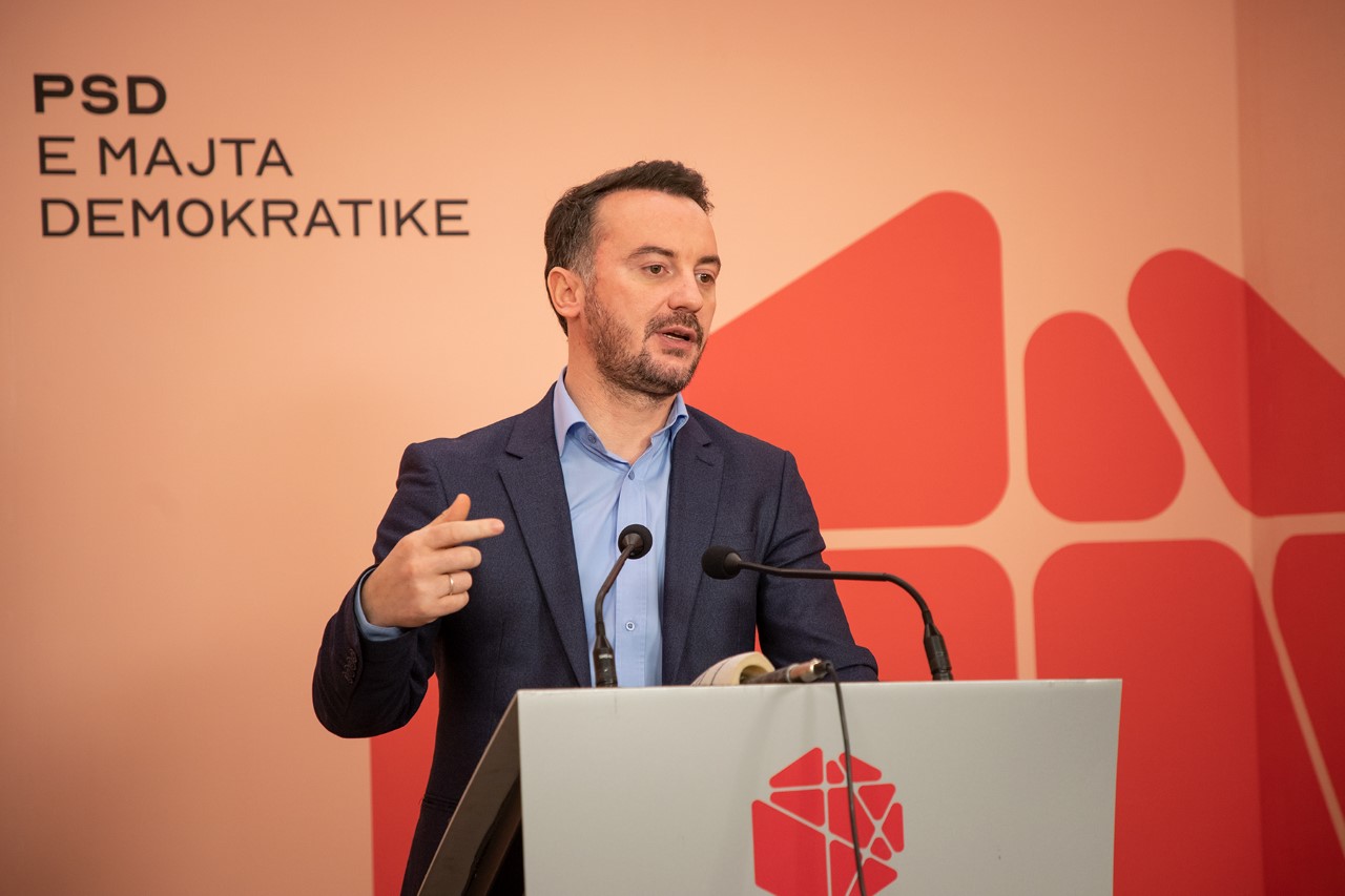 Molliqaj për Dimal Bashën: Kryetar u zgjodh një palaço