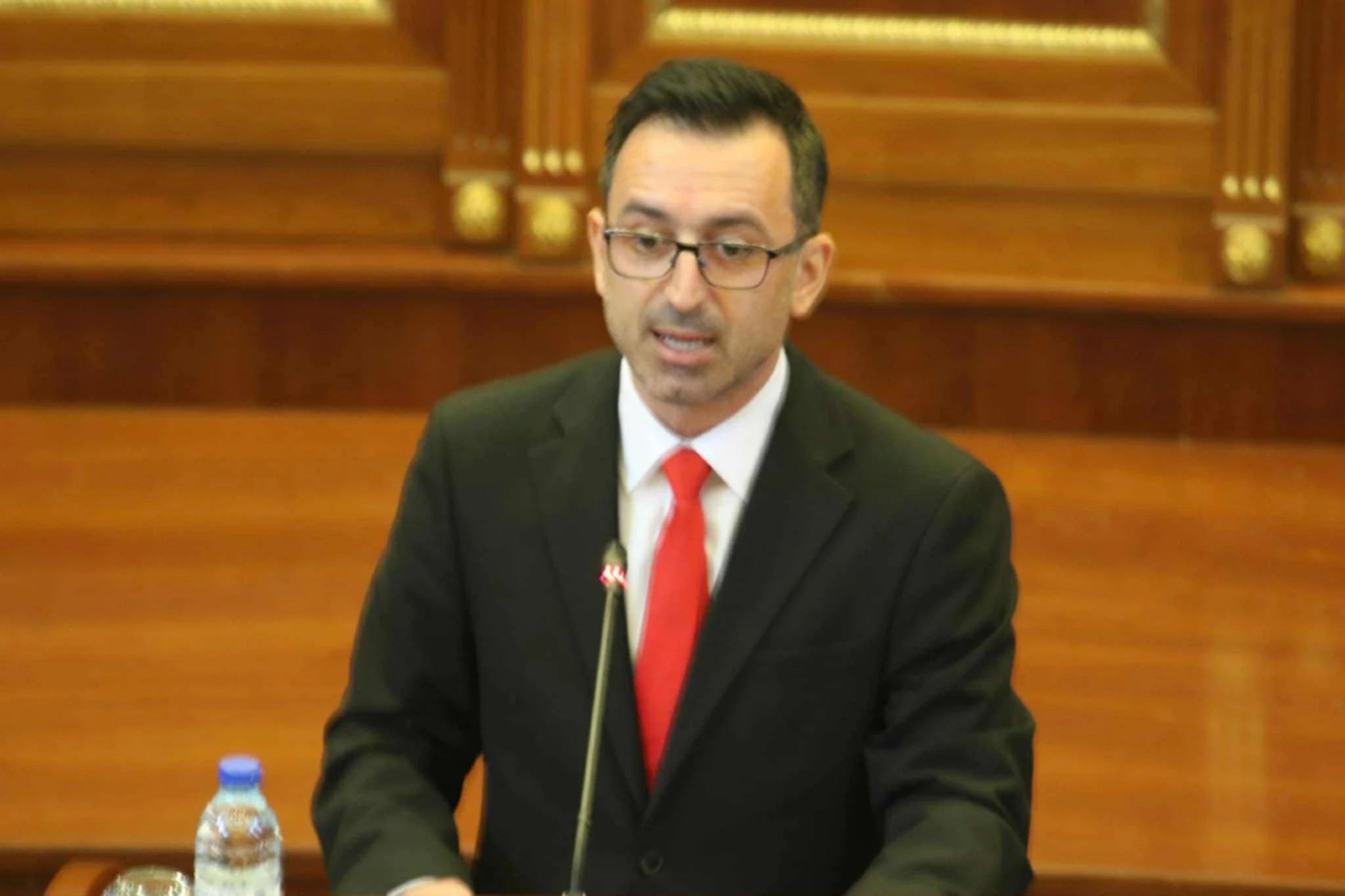Me mbështetjen e opozitës, Dimal Basha zgjidhet kryetar Kuvendi, pas 4 muajsh ngërçi