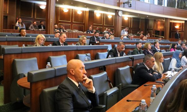 Haradinaj thotë se Abdixhiku betonoi bllokadën në Kuvend: Vazhdo të vendnumërosh se kjo të shkon për shtati ty, Lumir