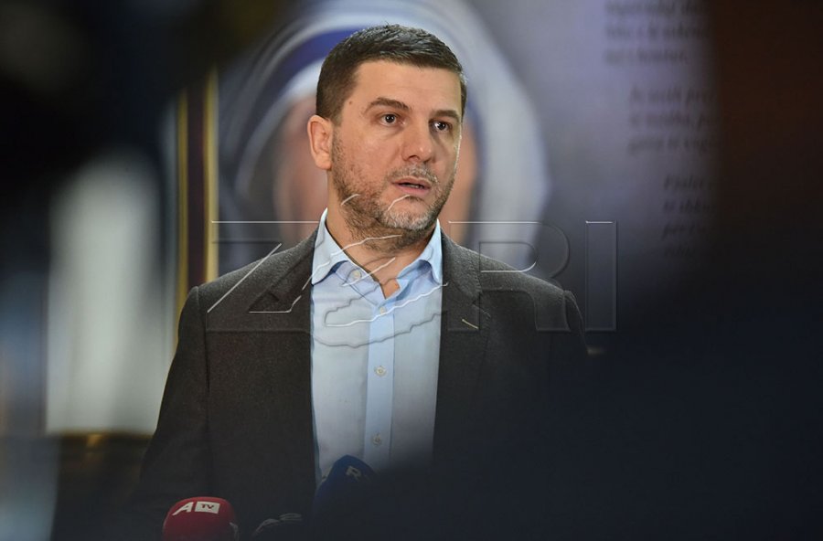 Krasniqi: Nuk mund të fshihen pas Glauk Konjufcës, qevrisja e Kurtit ka qenë nivel i Dimal Bashës
