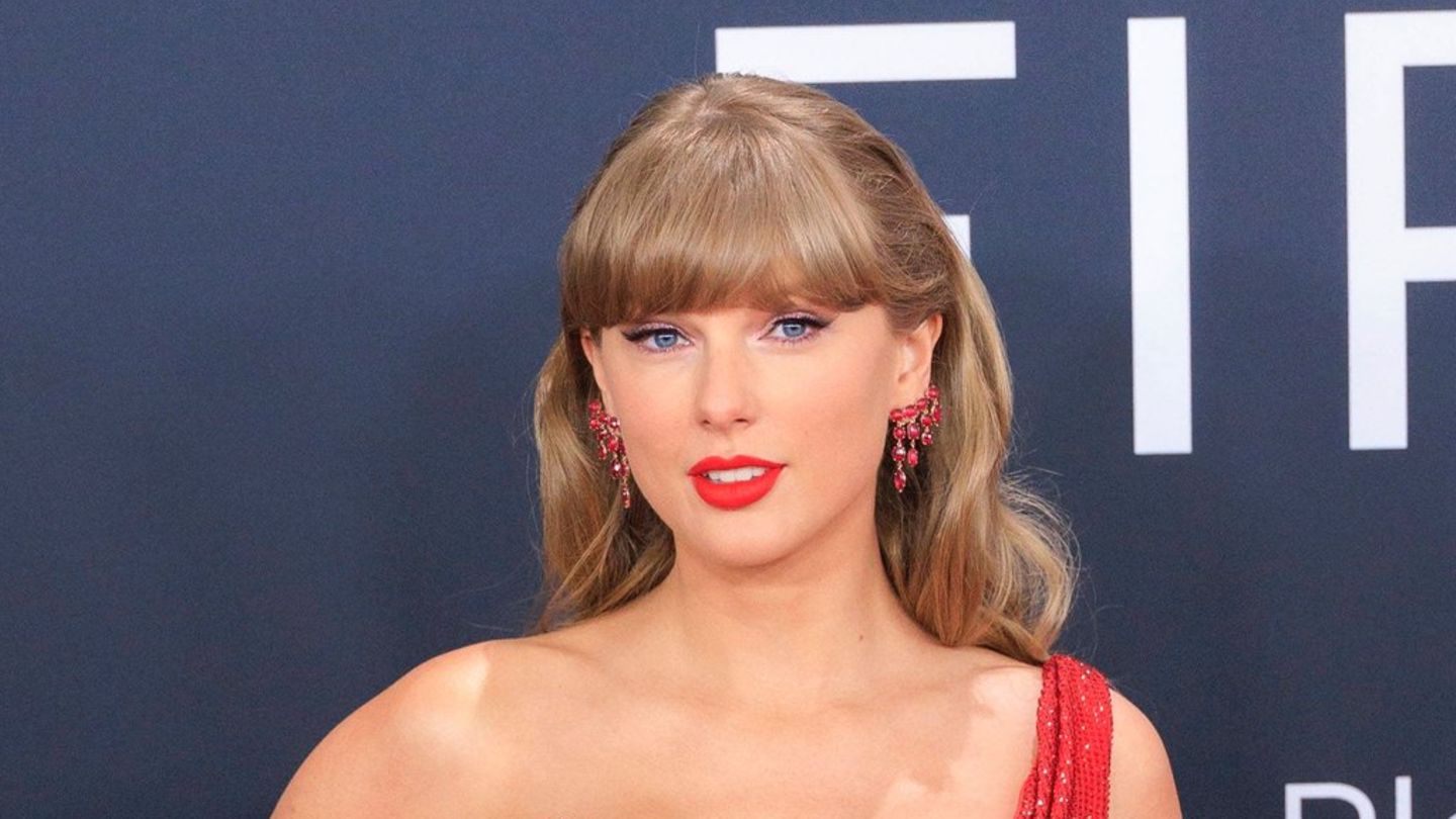 Taylor Swift siguron Ralph Lauren Hype: Gjithçka në lidhje me pamjen tuaj të fejesës