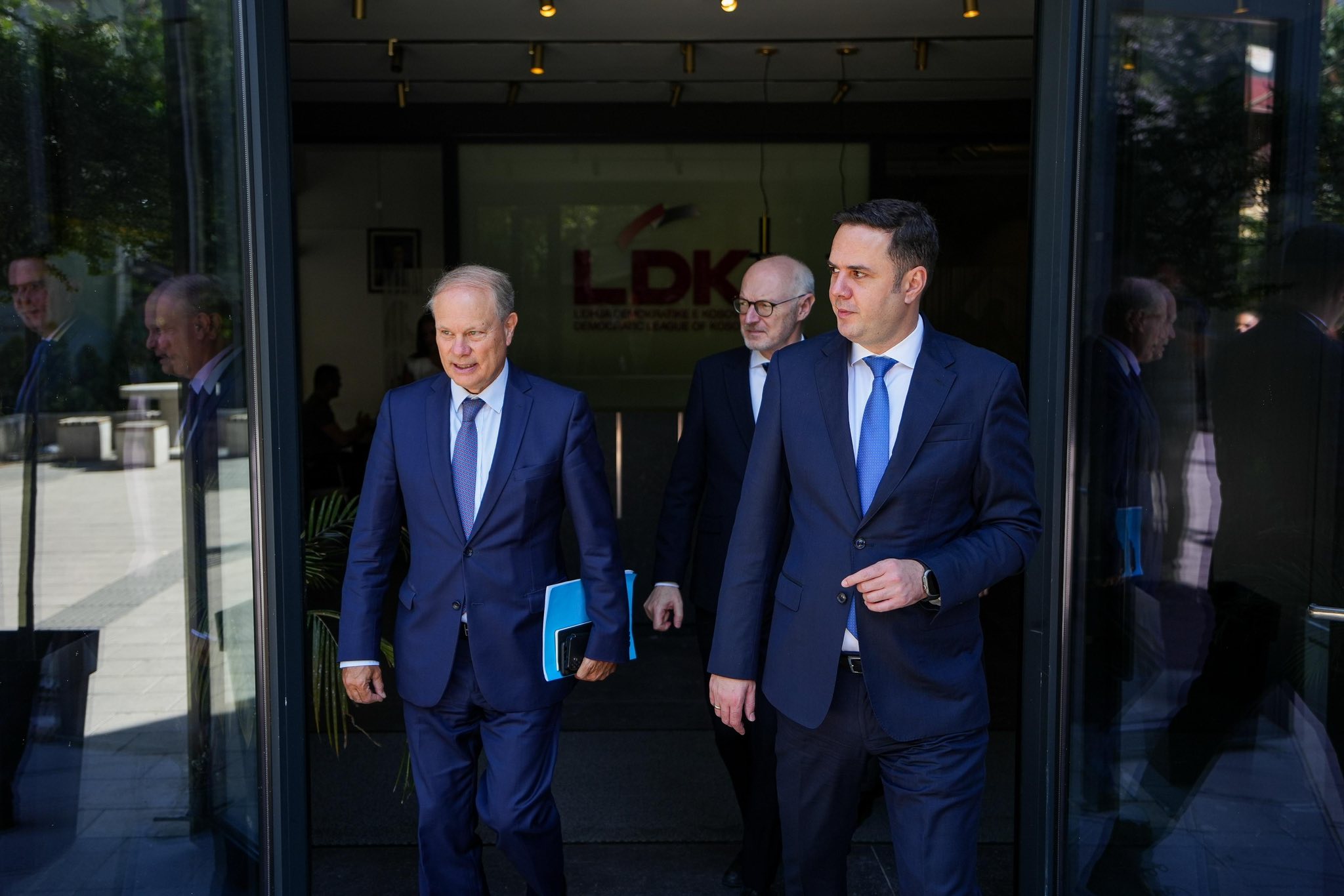 Abdixhiku takon emisarin francez dhe ambasadorin Guerot: Ata që po i shkaktojnë krizat me vetëdije duhet të marrin përgjegjësinë