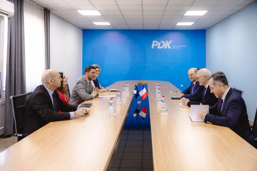 Krasniqi takohet me emisarin francez, bisedojnë për zhvillimet politike dhe integrimin evropian të Kosovës