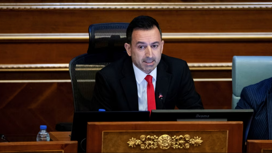 Dimal Basha tenton të distancohet nga shkrimi kriminalizues për UÇK’në: Kam shkruar veç kapitullin 3 për islamin fundamentalist