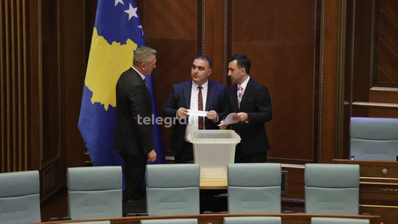 Vetëm 56 vota për Nenad Rashiqin – dështon zgjedhja e nënkryetarit nga komuniteti serb