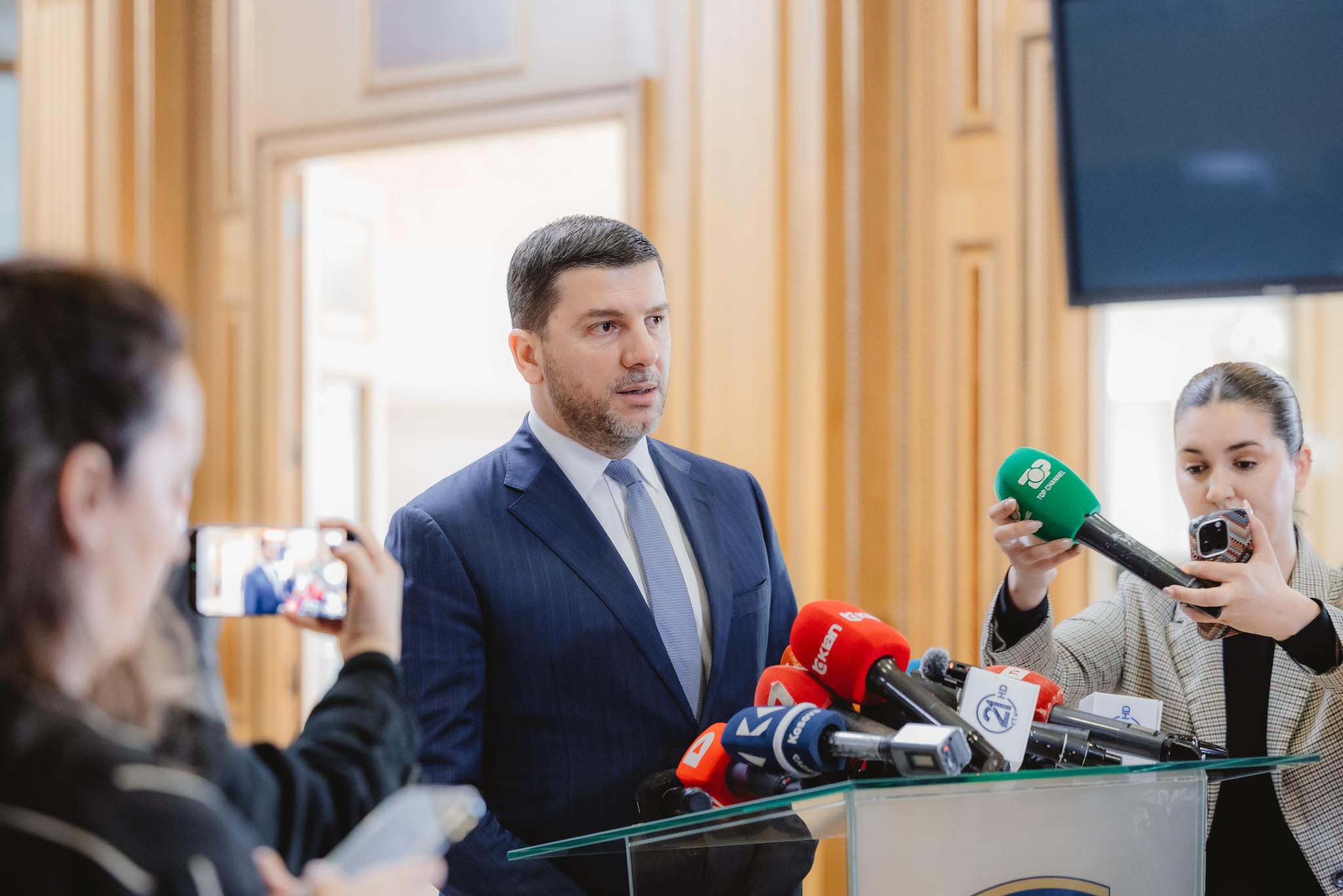 Votimi për nënkryetarin serb, Krasniqi: Është mënyrë jo kushtetuese, VV po angazhohet për Rashiqin më shumë se për Bashën e Haxhiun