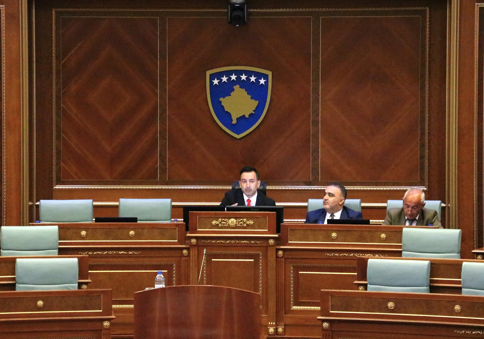 Basha e ndërpren seancën për të mos e “djegur” Rashiqin, shpreson që herën e tretë ai do të zgjidhet nënkryetar