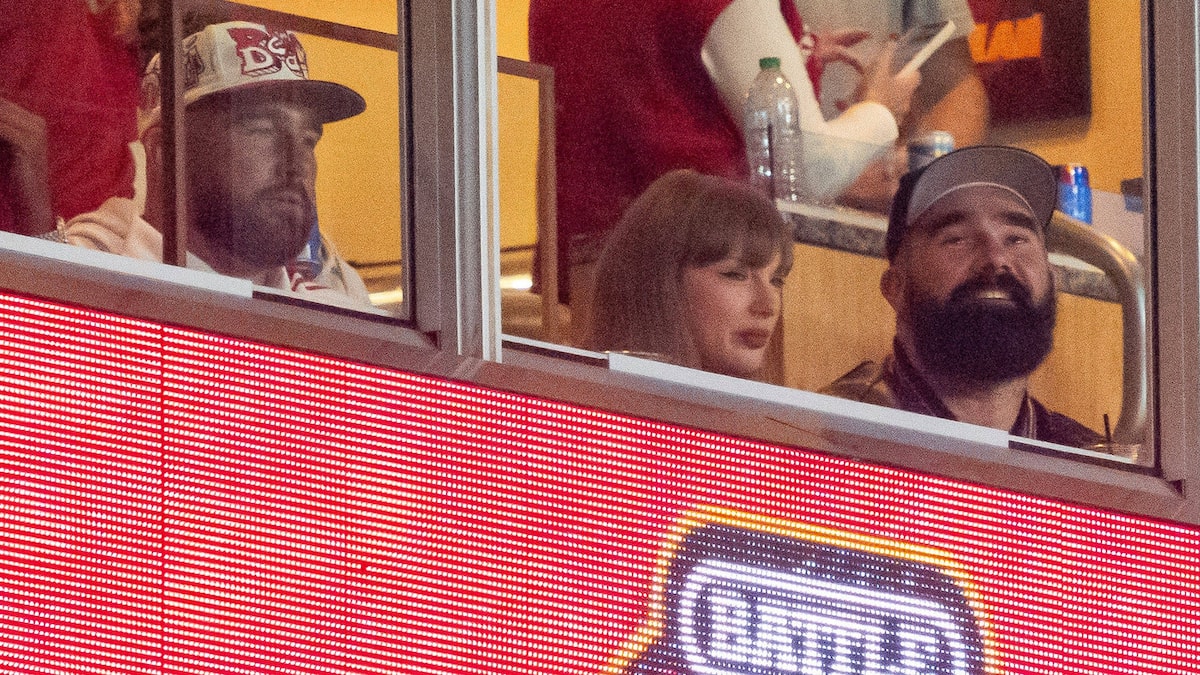Taylor Swift dhe Travis Kelce: Paraqitja e parë si një çift i fejuar