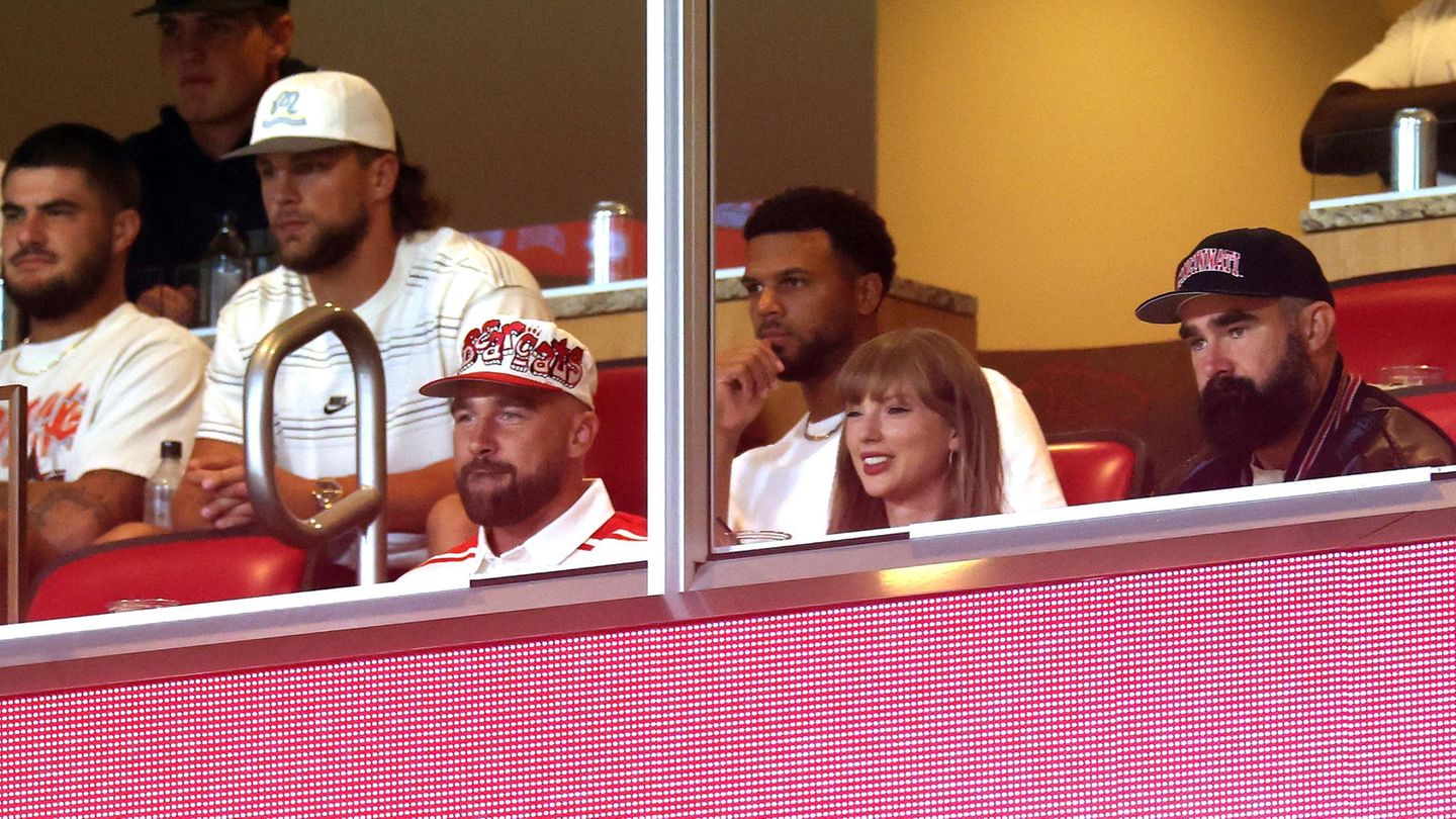 Taylor Swift + Travis Kelce: Ka çiftin e fejuar! Paraqitja e parë për lajme të mëdha
