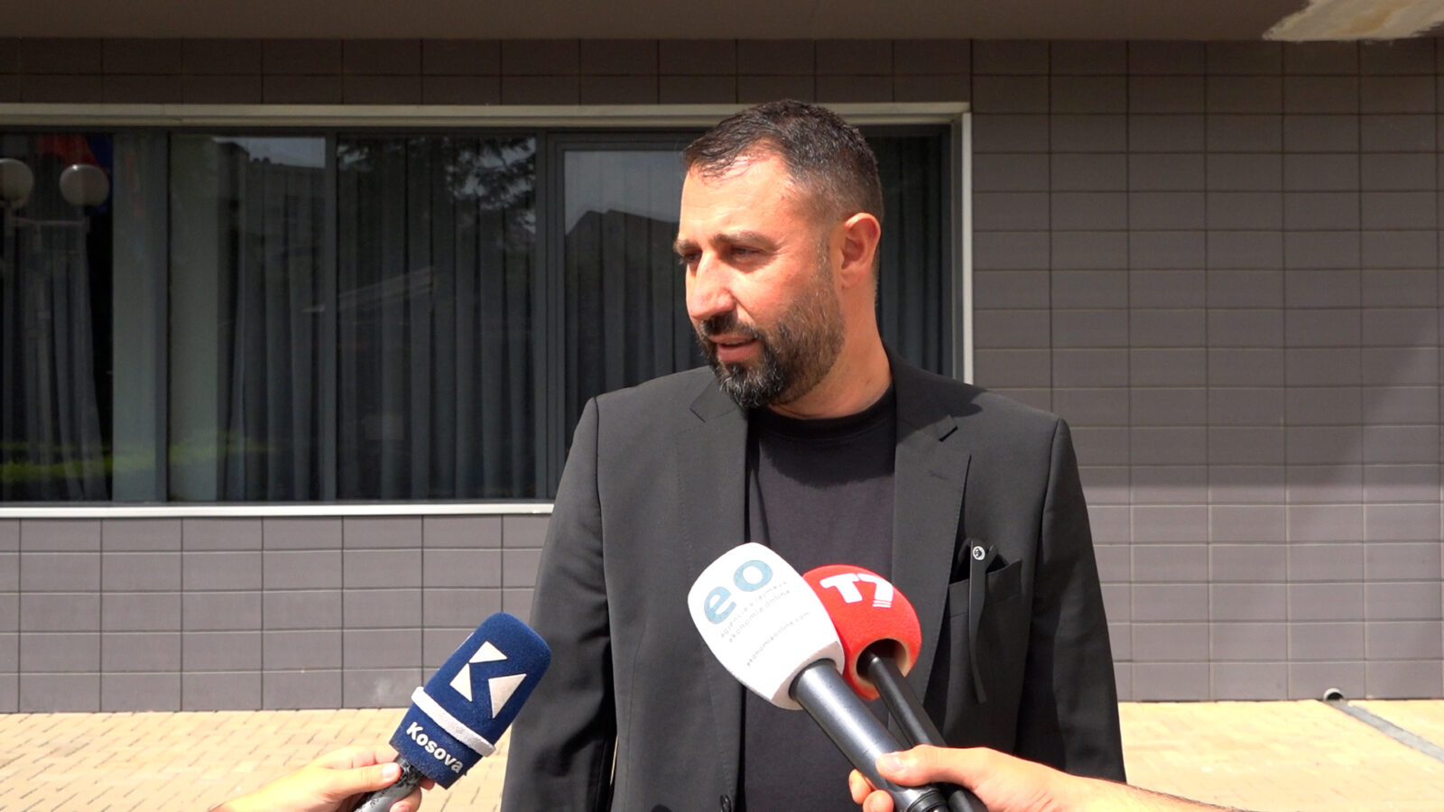 Elbert Krasniqi: E kam lexuar Kushtetutën, sot është radha e Nenad Rashiqit të zgjidhet nënkryetar nga komuniteti serb