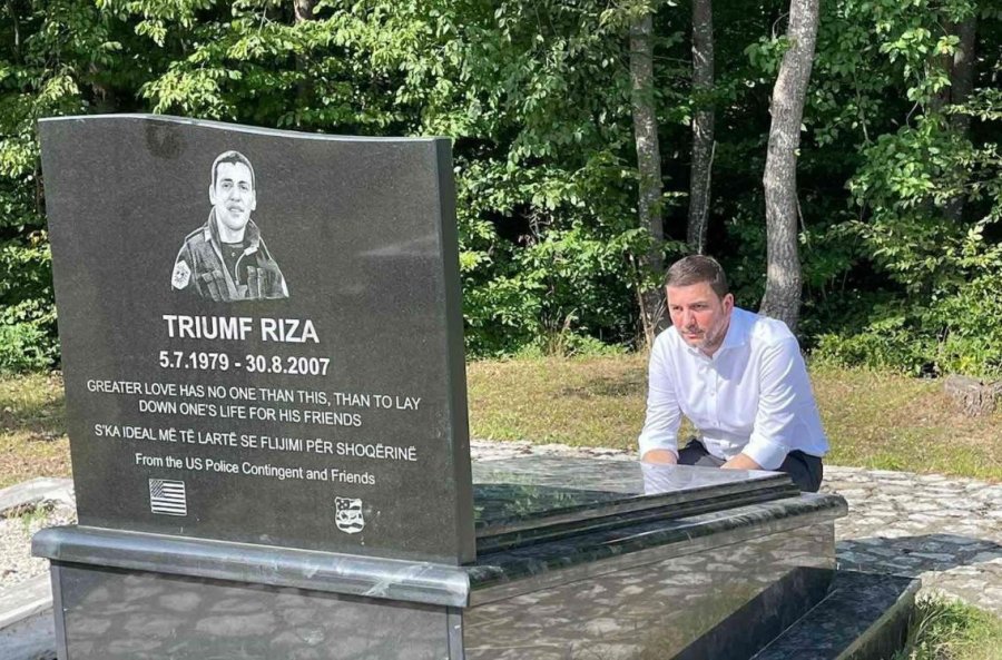 Memli Krasniqi kujton mikun e tij, Triumf Rizën
