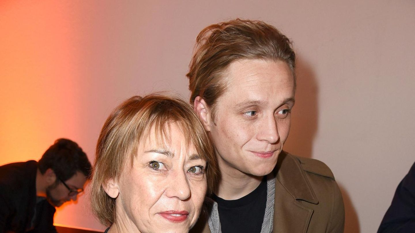 Matthias + Gitta Schweighöfer: Matthias Schweighöfer e sheh Mama Gitta “mjaft të vogël”