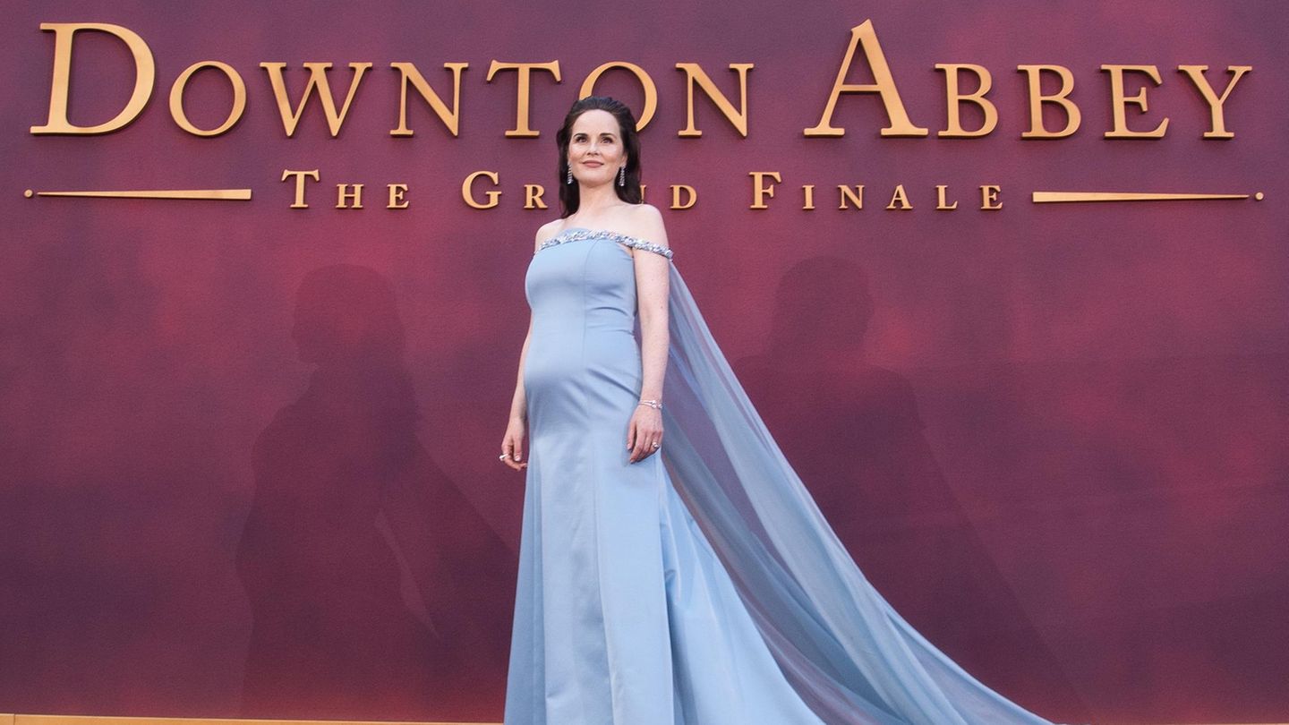 Shtatzënë + magjepsëse: Ajo është shtatzënë! Michelle Dockery surprizon me një goditje për fëmijë në premierën “Downton Abbey”