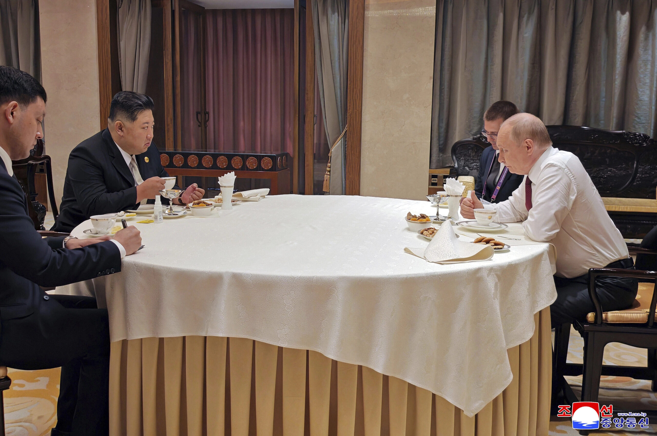 Si i fshiu stafi i Kim Jong Un-it gjurmët e tij pas takimit me Putinin në Pekin