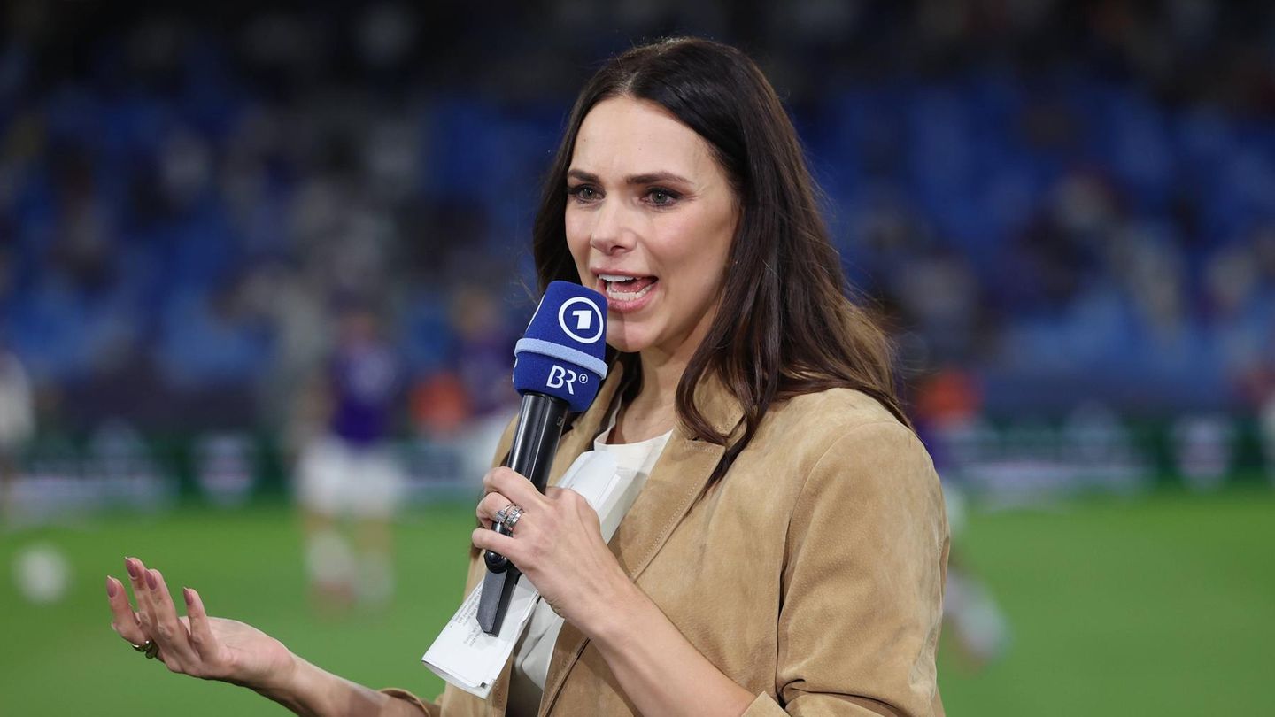 Esther Sedlaczek: Esther Sedlaczek feston rikthimin në TV pas një pushimi për fëmijë