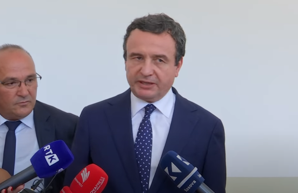 Albin Kurti s’ka përgjigje pse nuk e shkollon vajzën në Kosovë (VIDEO)