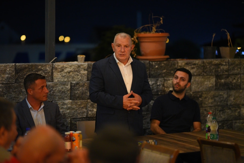 Shukri Buja me Altin Krasniqin takojnë banorët e fshatit Babush: Mbështetja e fuqishme që morëm garanci për fitoren që po vjen