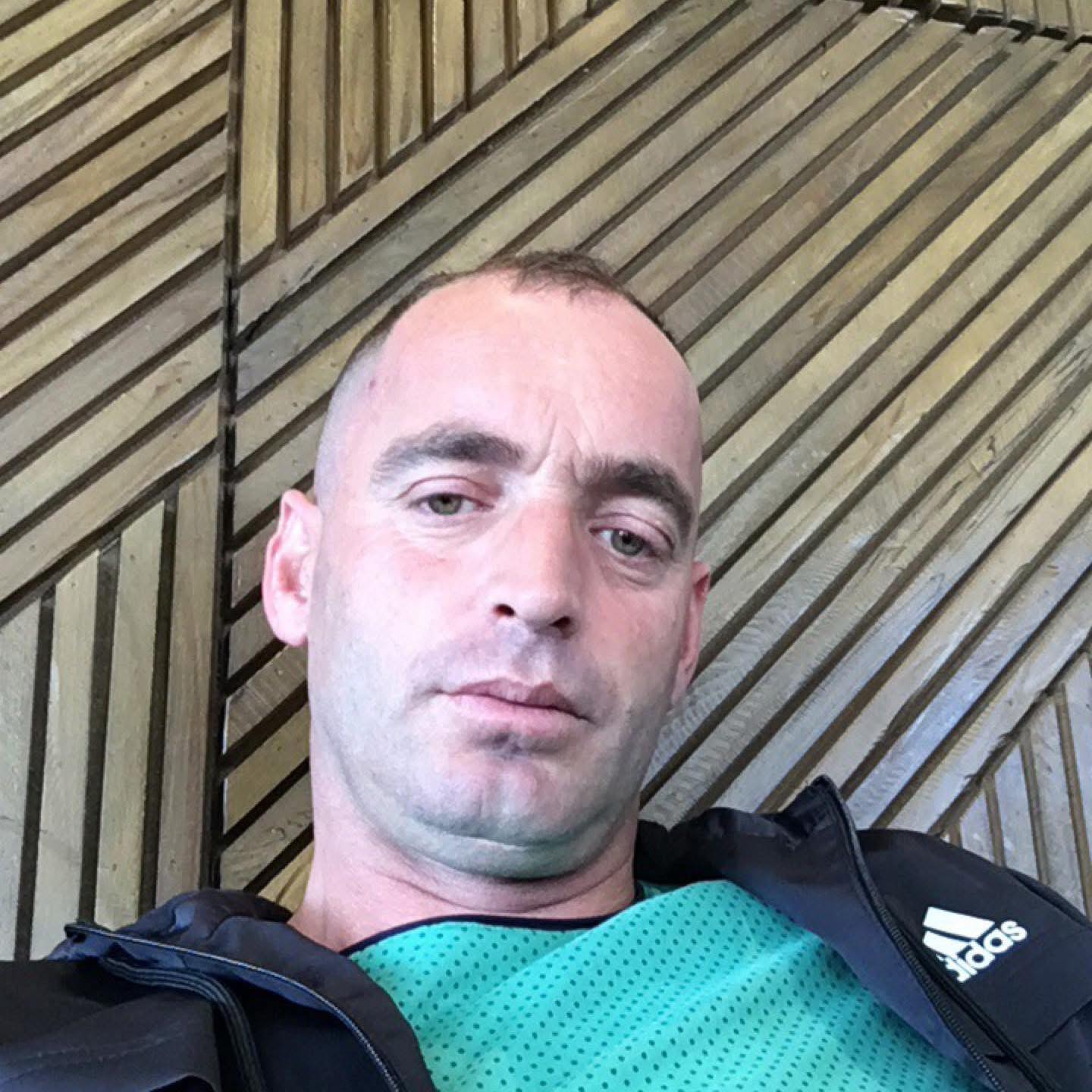 Ky raportohet të jetë viktima nga të shtënat me armë në Llapashticë