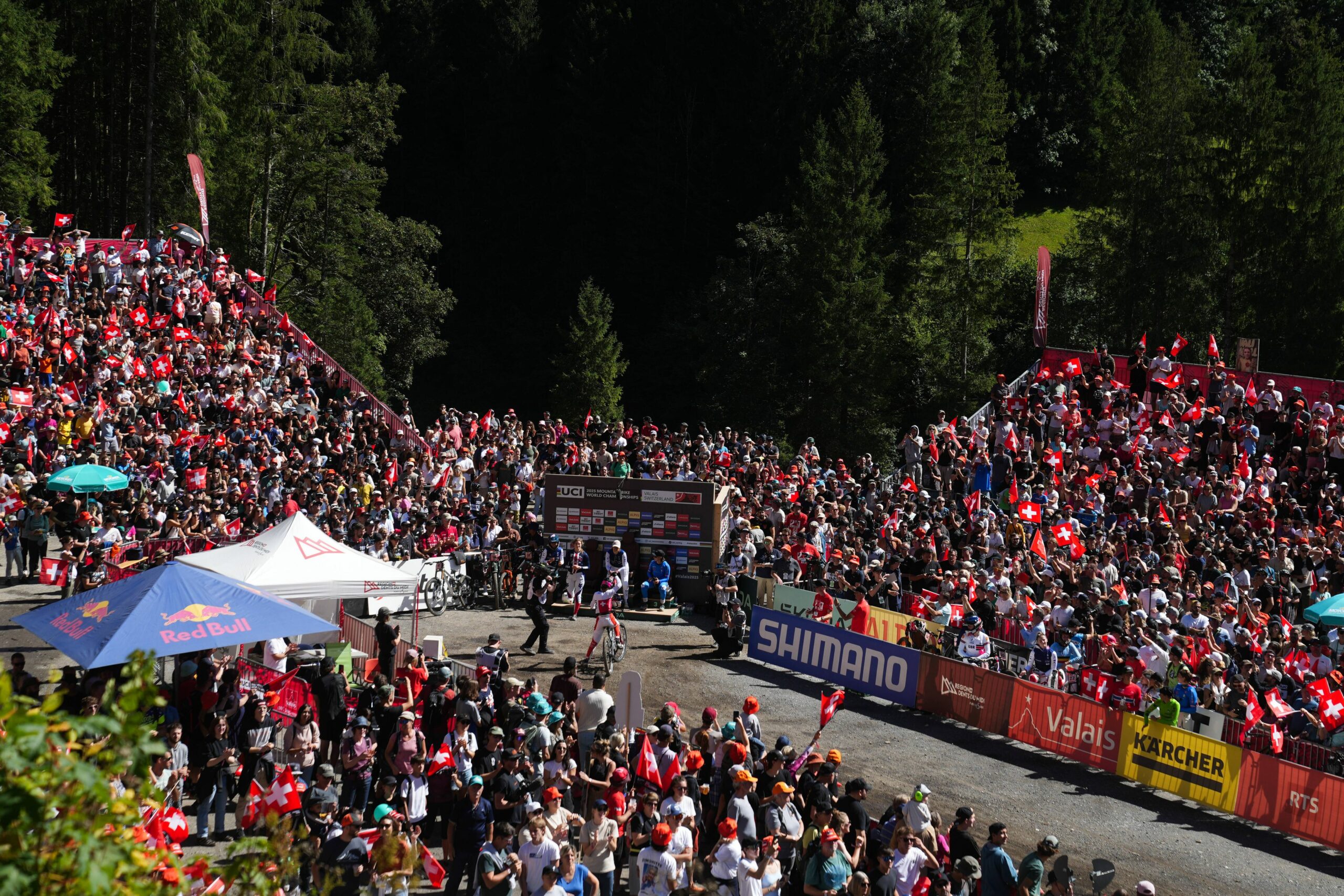 Zhgënjimi për Lisa Baumann Downhill në Champéry