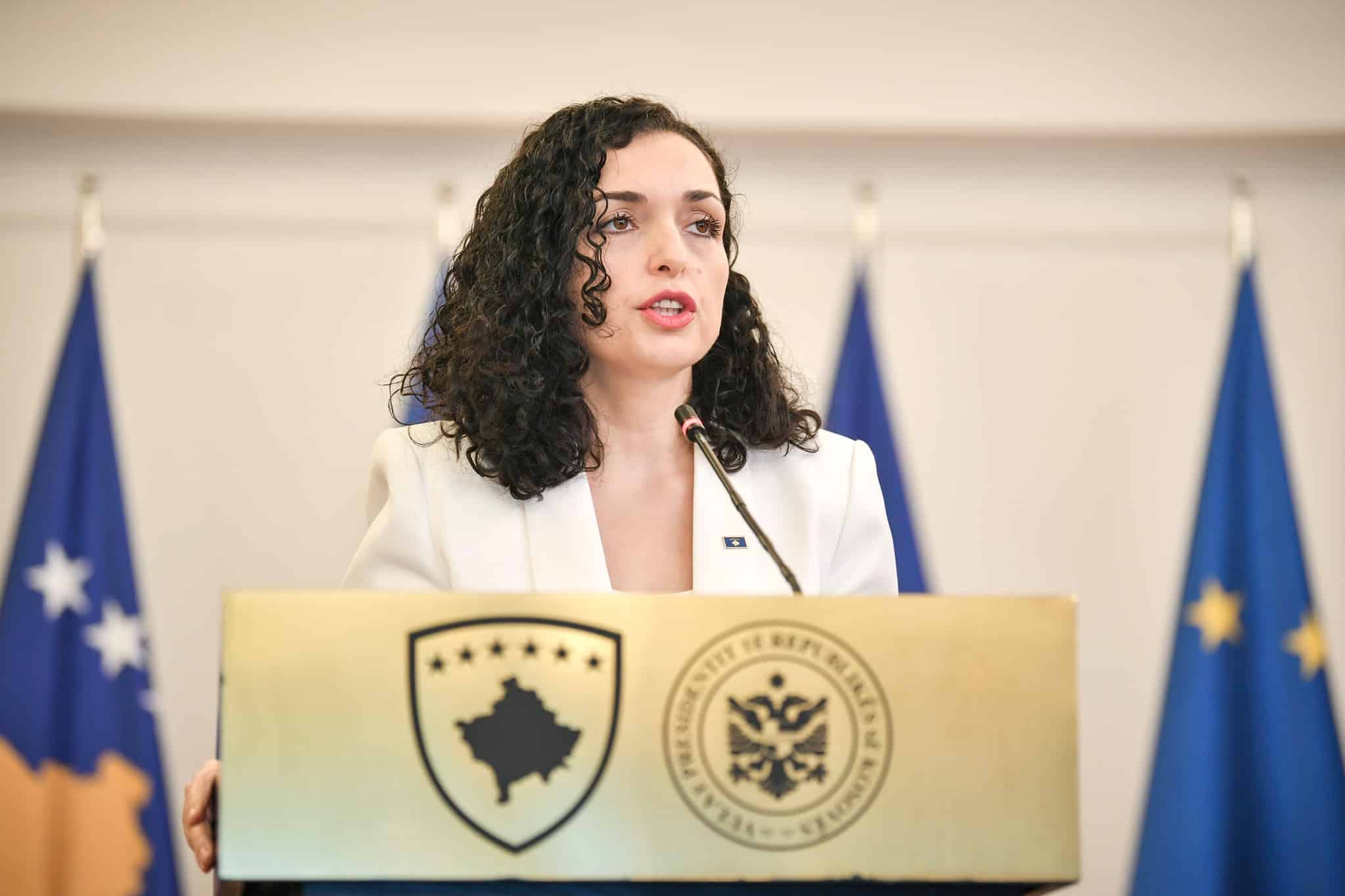 “Askush s’ka të drejtë t’i bllokojë institucionet”, Osmani nesër dërgon komentet e saj në Kushtetuese