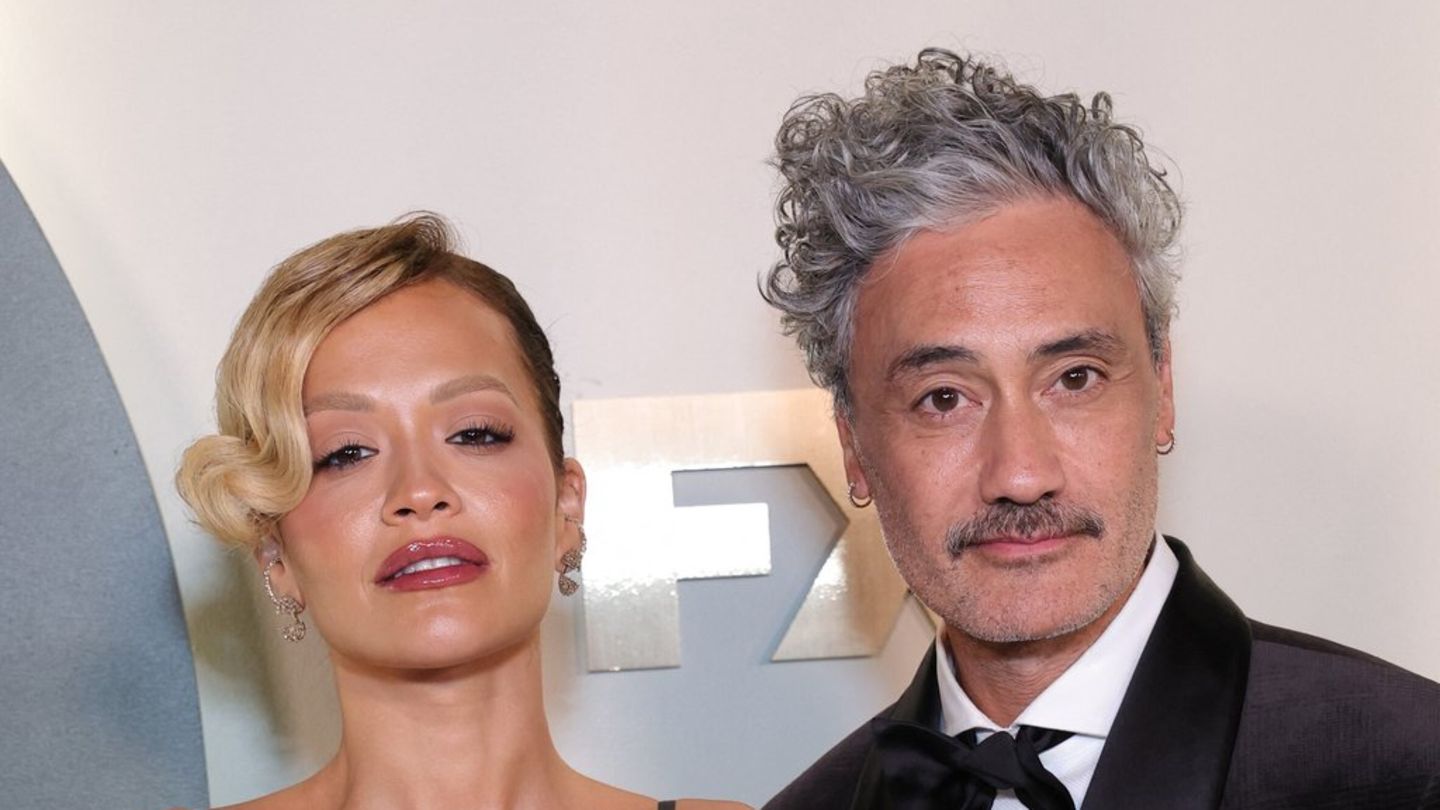 Rita Ora dhe burri Taika Waititi: Ata prodhojnë muzikore përmes Fyre Festival