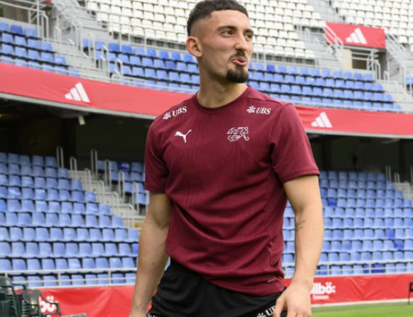 Andi Zeqiri ndryshon në Poloni +++ Nottingham tashmë e shkarkon trajnerin