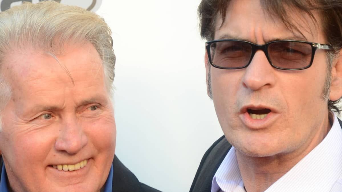 “Tradhtia më e Madhe”: Charlie Sheen e zhgënjyer nga babai i tij