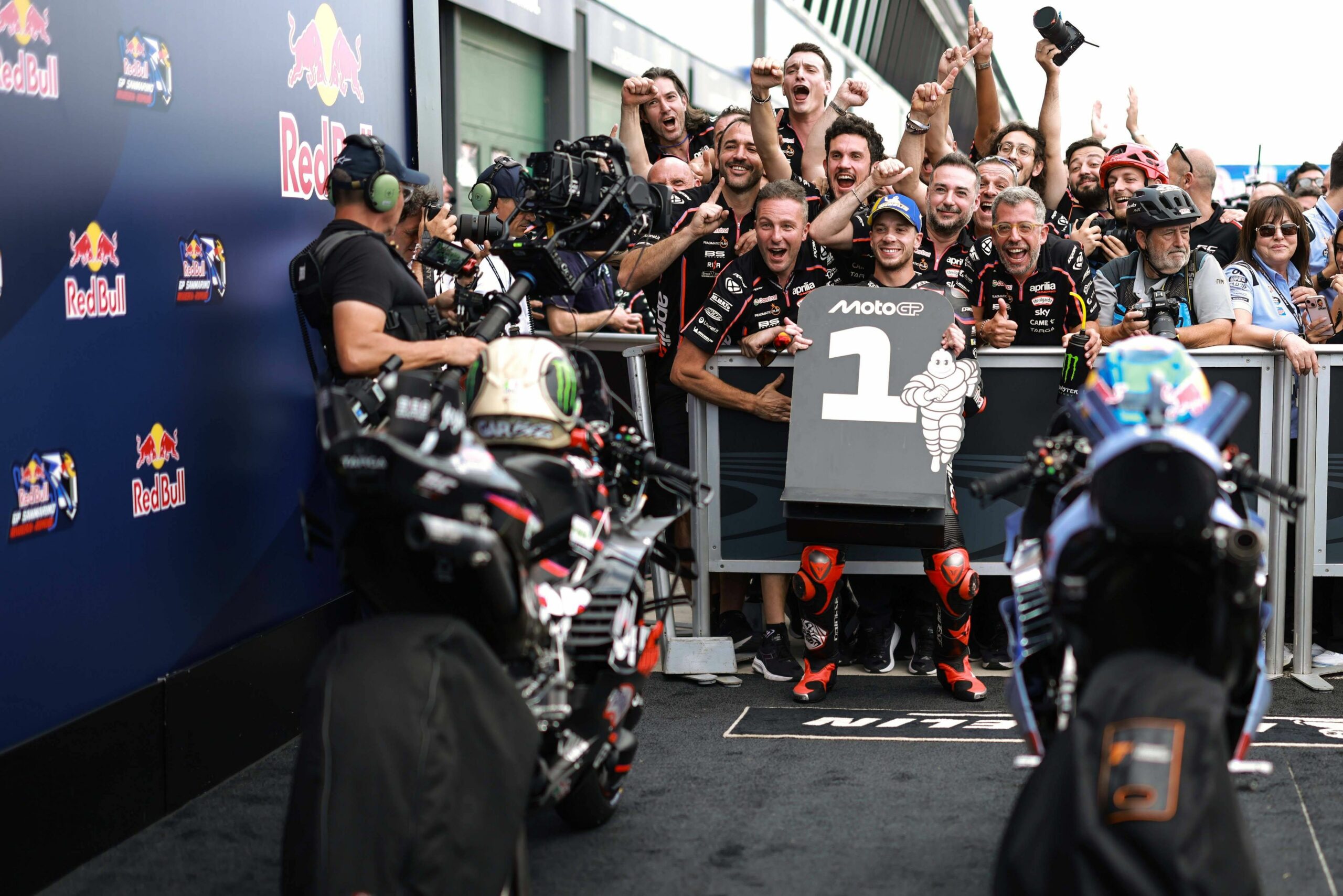 Marc Marquez bie gjatë sprintit në Misano, Marco Bezzecchi fiton
