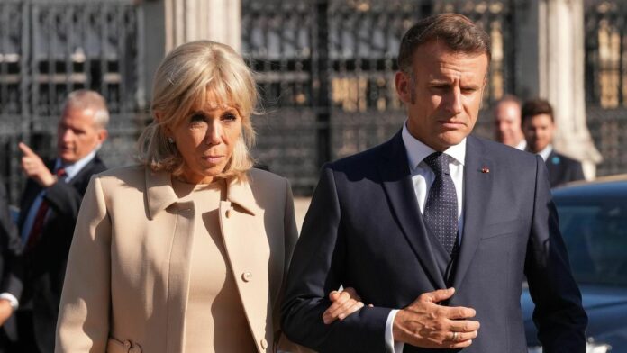 1757875026_news_image_image.gala_.de24450164tgUv3w1440r1.7778brigitteemmanuelmacron.jpg.jpeg